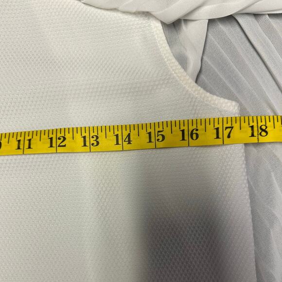 Gracia White Crew Neck Sleeveless Pleated Cape Blouse Size M - Picture 7 of 8